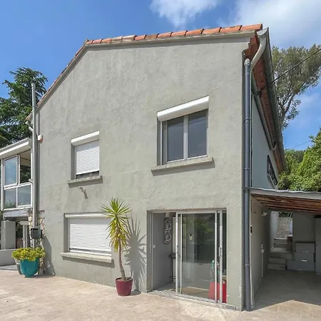 Vakantiehuis Piscine Et Jacuzzi Nîmes